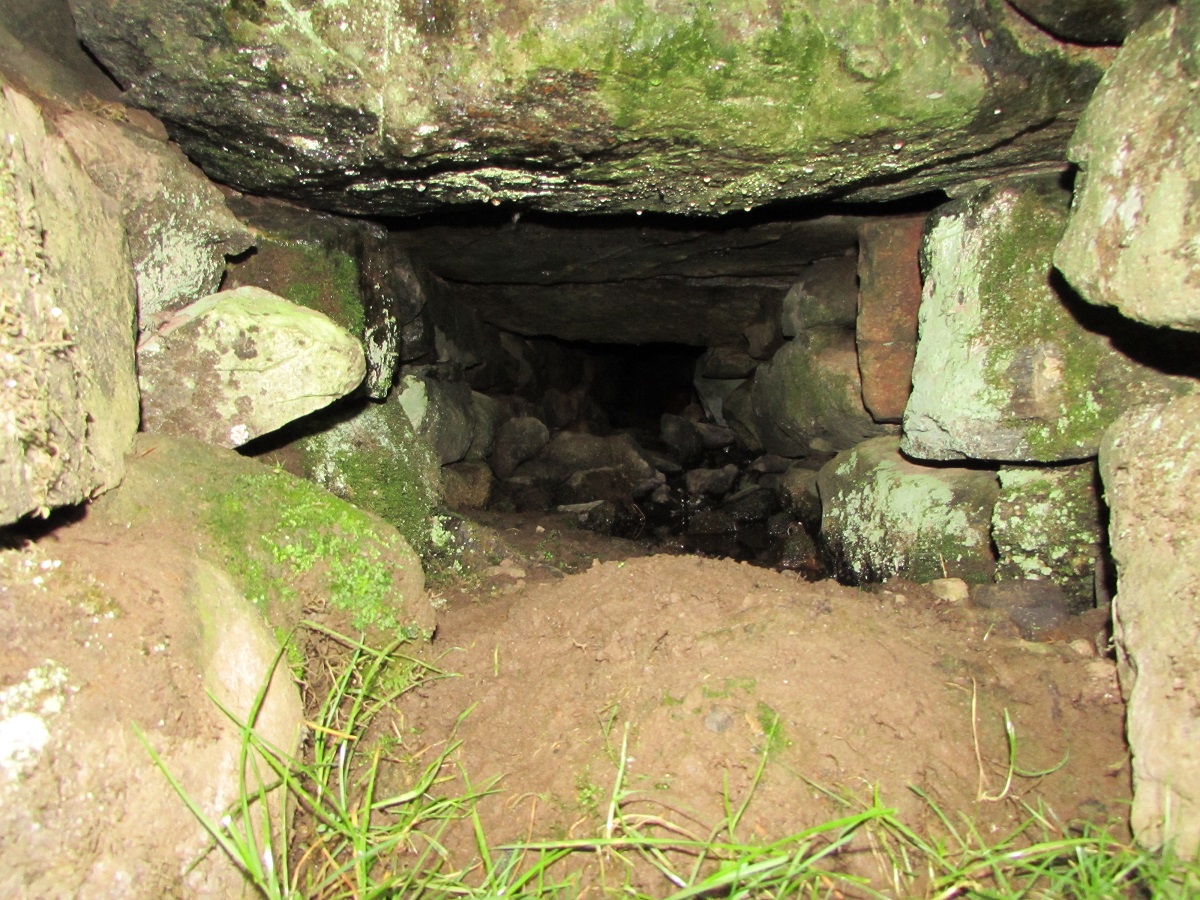 Interior construction of the 'hole' at Glaicneid
